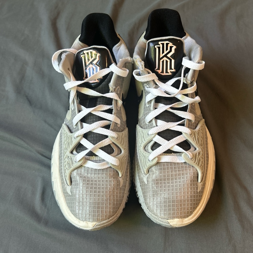 Nike Men Kyrie 4 “Grey Fog”